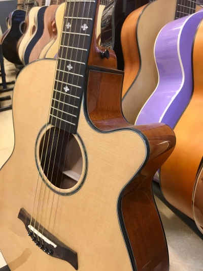 Đàn Guitar Acoustic Dáng Khuyết