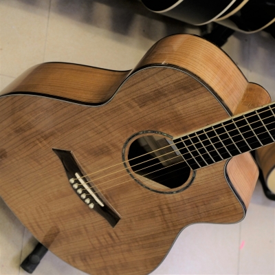 Đàn acoustic gỗ còng AC380