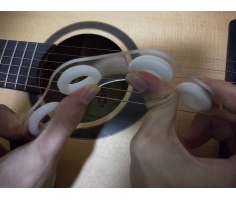 Dụng cụ tập tách ngón hỗ trợ bấm đàn Guitar